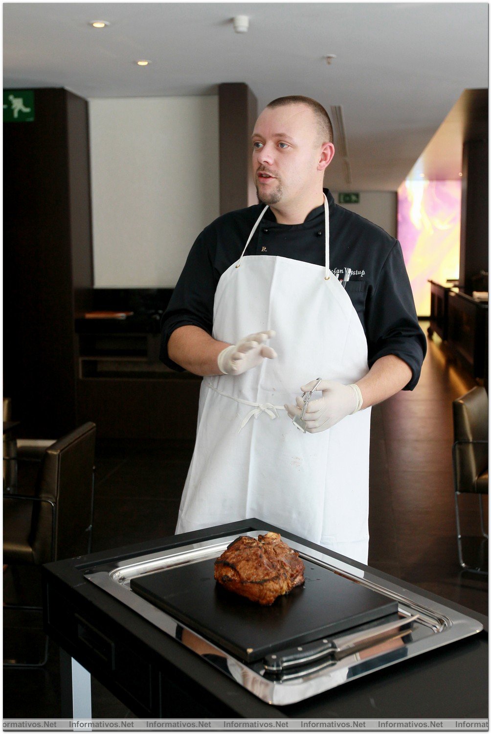 BCN11OCT012.- El “Cru Restaurant & Steakhouse” del Renaissance apuesta por la Black Angus de Arkansas. Stefan Wystup, chef