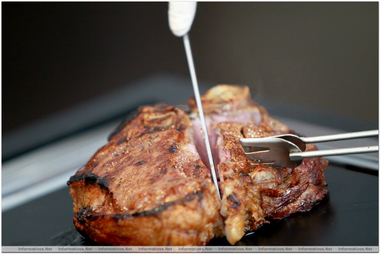 BCN11OCT012.- El “Cru Restaurant & Steakhouse” del Renaissance apuesta por la Black Angus de Arkansas