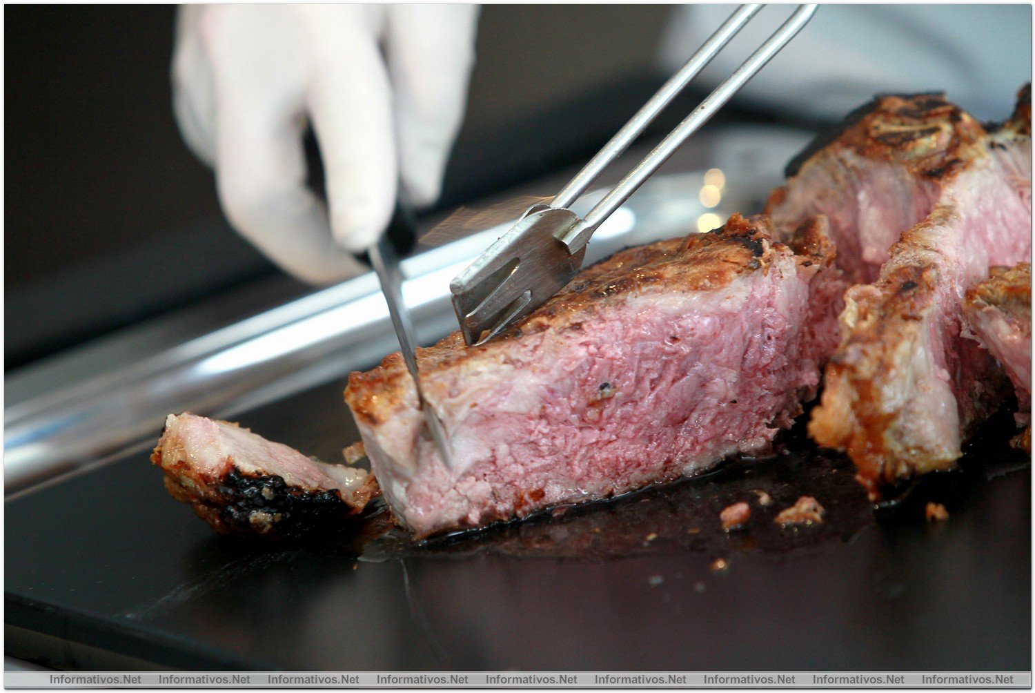 BCN11OCT012.- El “Cru Restaurant & Steakhouse” del Renaissance apuesta por la Black Angus de Arkansas