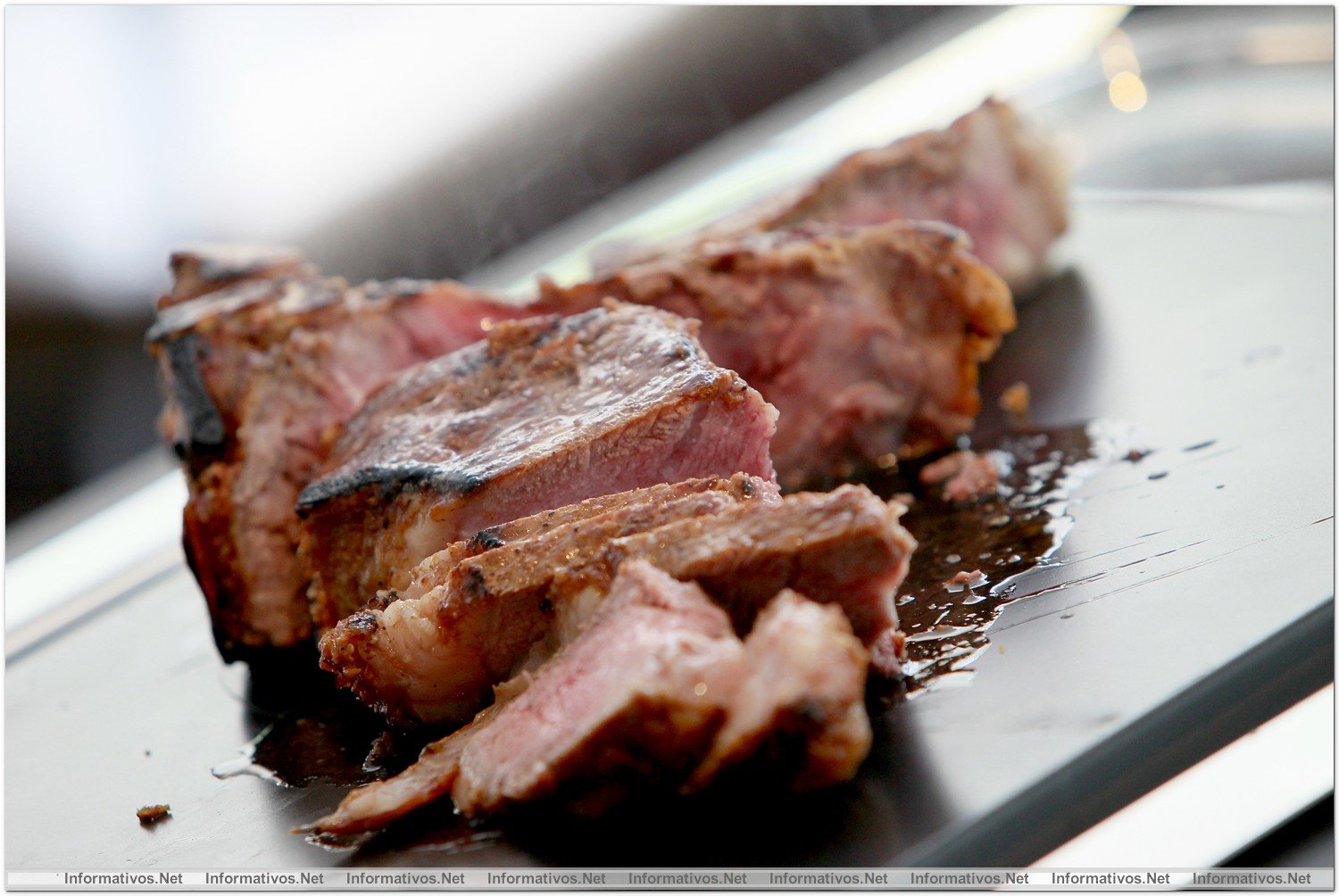 BCN11OCT012.- El “Cru Restaurant & Steakhouse” del Renaissance apuesta por la Black Angus de Arkansas