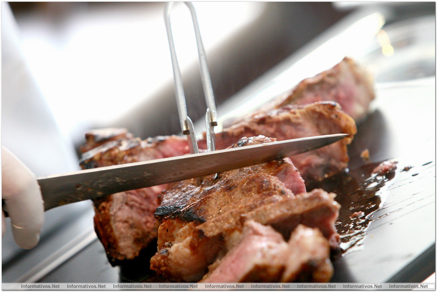 BCN11OCT012.- El “Cru Restaurant & Steakhouse” del Renaissance apuesta por la Black Angus de Arkansas