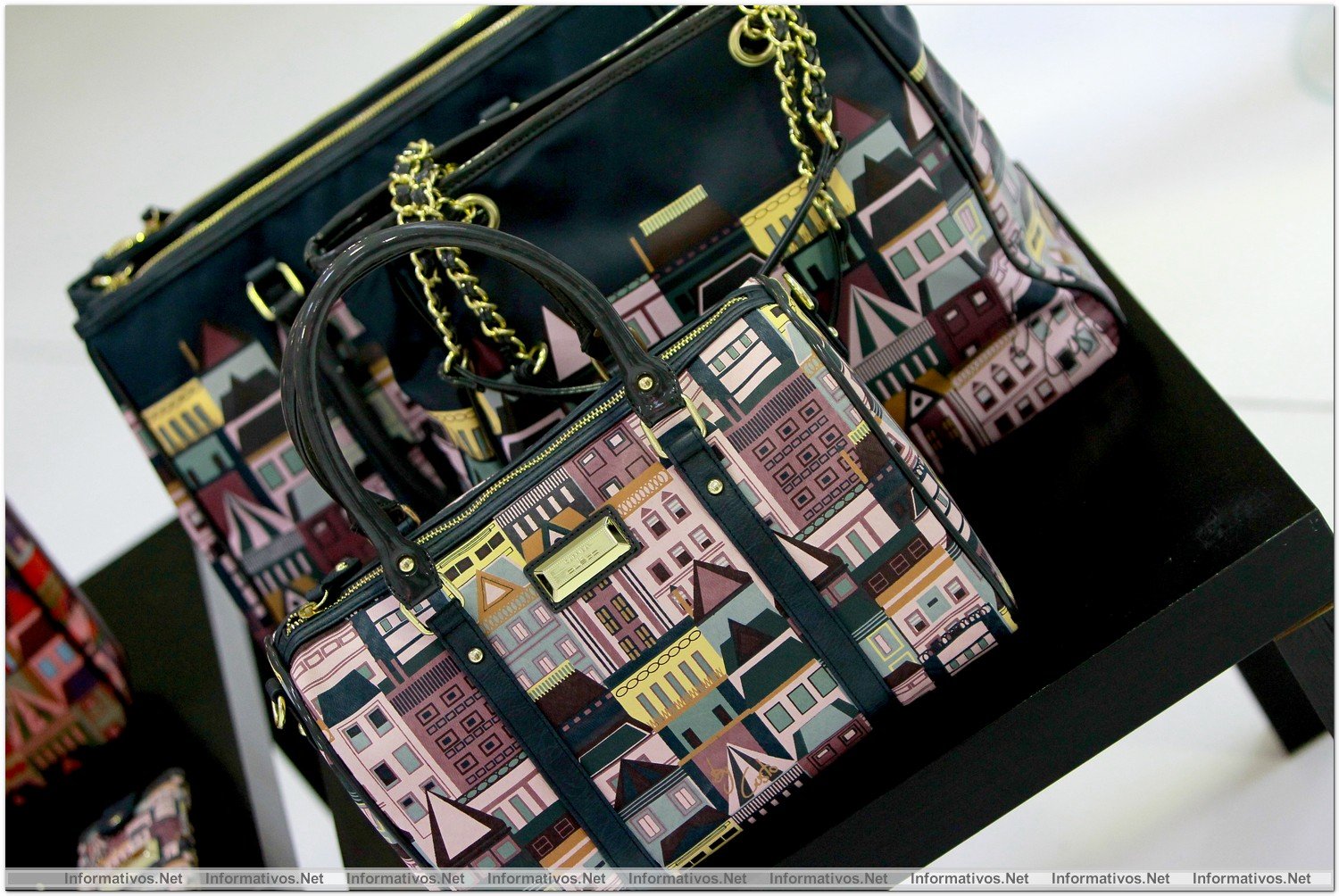 BCNOCT012.- La modelo Laura Sánchez protagonista de la campaña de la firma de bolsos, maletas y complementos Carpisa.