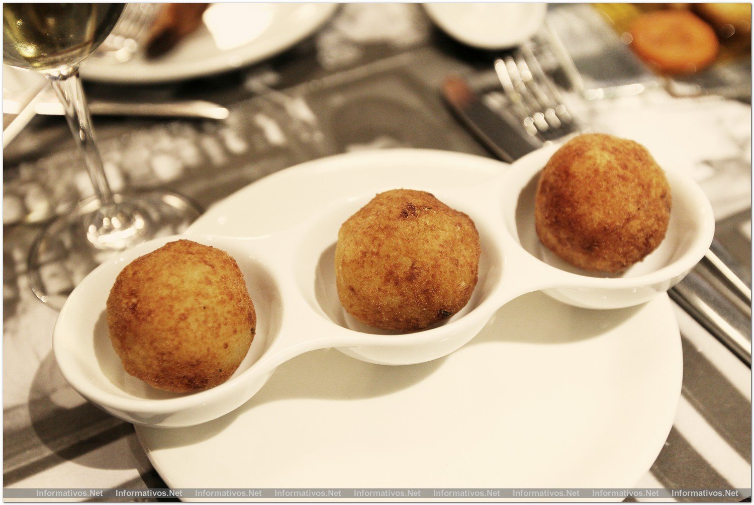 BCN30OCT012.- Restaurante L´Ostia, en el corazón de la Barceloneta. Las famosas 'bombas rellenas de carne' herencia del primer establecimiento de sus padres: La Bombeta