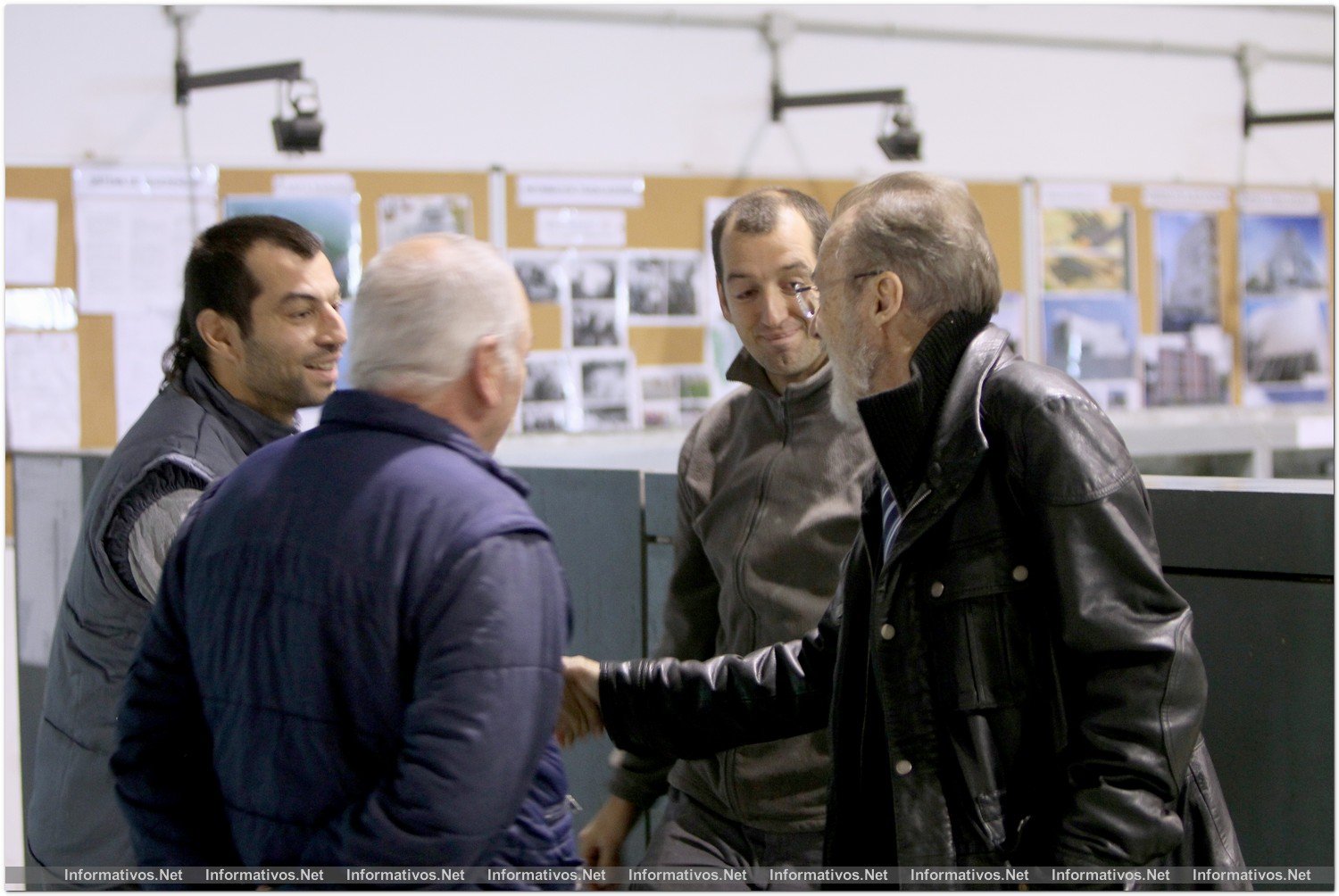 Lliça de Vall - BCN13NOV012.- Visitamos las instalaciones de CIRCA, el centro de I+D donde se diseñan y fabrican los paneles OmegaZeta. Carlos Frade saludaba personalmente a sus operarios conforme ibamos recorriendo las instaciones. Un dato: conoce a todos ellos por su nombre...