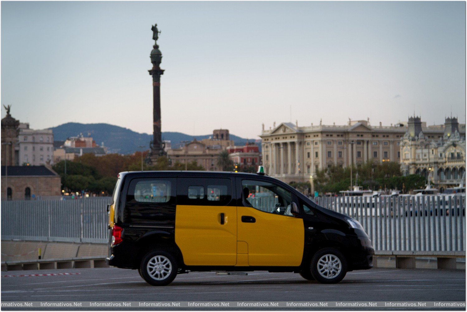 BCN22NOV012.- Nissan ha presentado el NV200 y el e-NV200 como el taxi de nueva generación para la ciudad de Barcelona. 