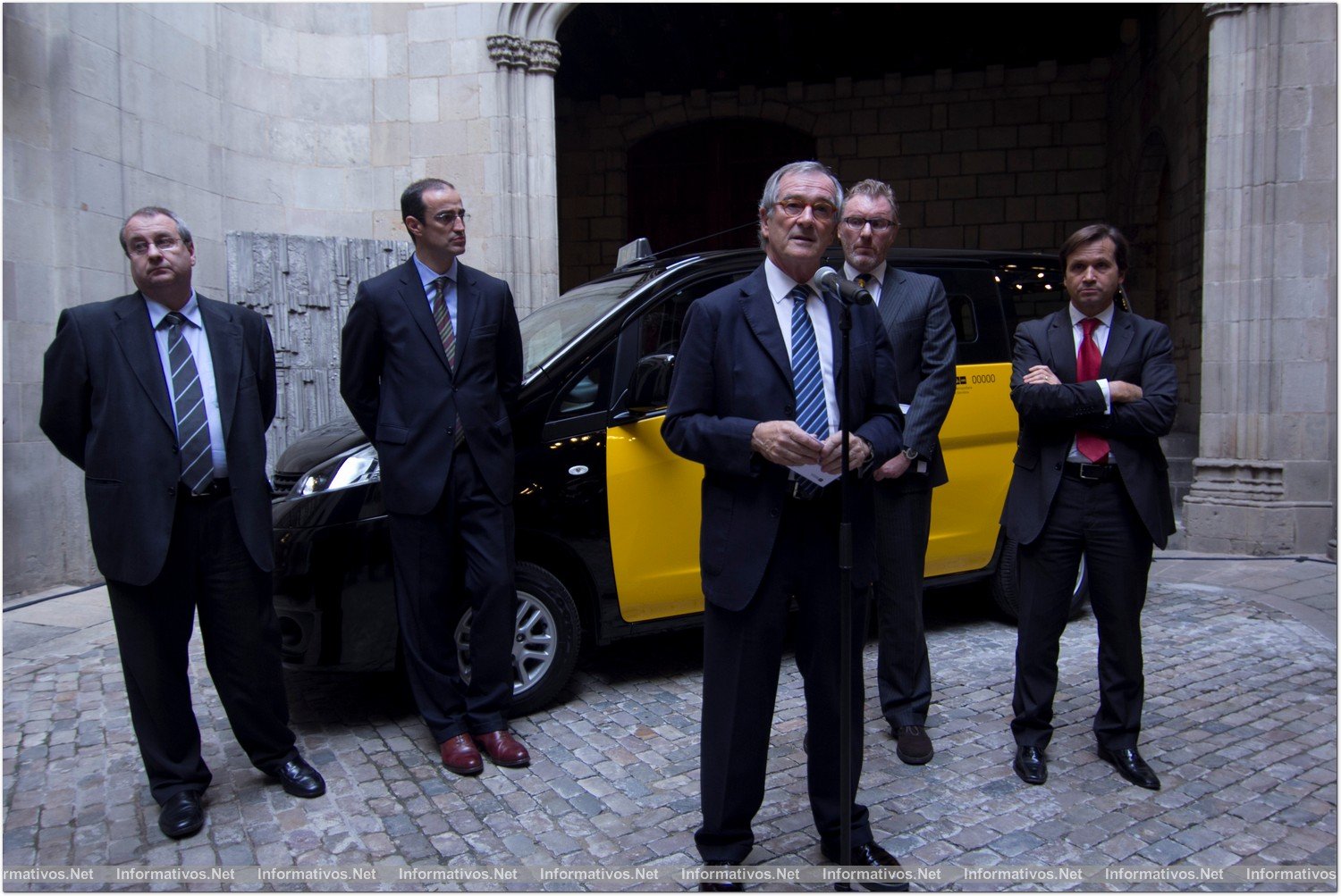 BCN22NOV012.- Nissan ha presentado el NV200 y el e-NV200 como el taxi de nueva generación para la ciudad de Barcelona. A la presentación han asistido Xavier Trias, Alcalde de  Barcelona, Antoni Vives, Teniente de Alcalde del Ajuntament de Barcelona, Jordi Vila, Director General de Flotas y Vehículos Comerciales de Nissan Europe y Francisco Sauco, Director de Flotas y Vehículos Comerciales de Nissan Iberia. 