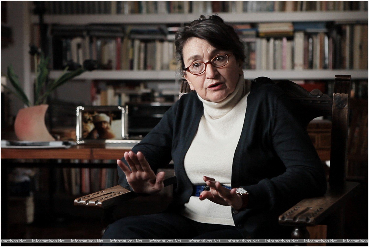 Fotograma de "Las Constituyentes" un documental de Oliva Acosta, que es un homenaje histórico a las Mujeres Parlamentarias en la Legislatura Constituyente
