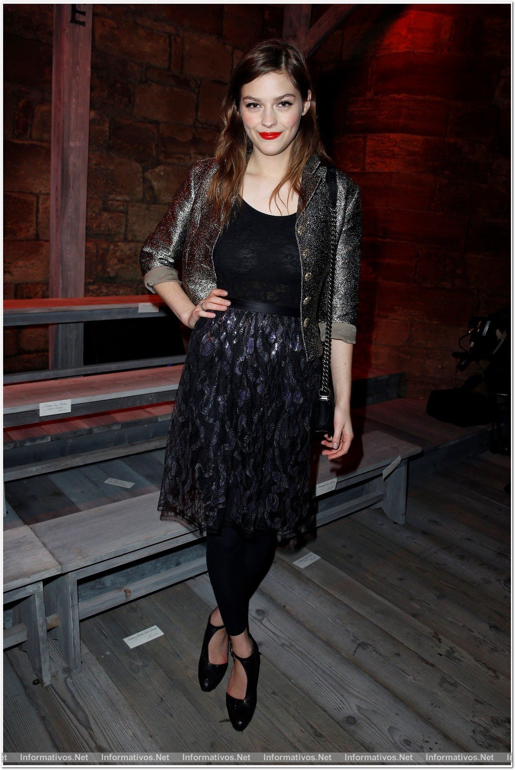 Desfile de Karl Lagerfeld para Chanel "Métiers d´Art" 2012/2013 en Escocia: PHOTOCALL -Amber Anderson 