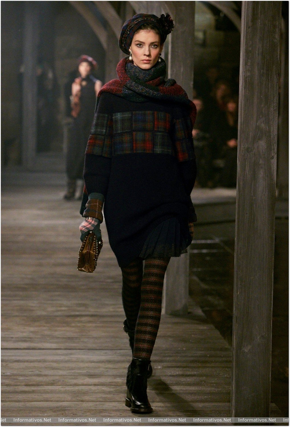 Desfile de Karl Lagerfeld para Chanel "Métiers d´Art" 2012/2013 en Escocia