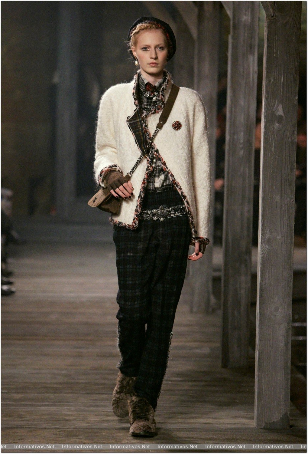 Desfile de Karl Lagerfeld para Chanel "Métiers d´Art" 2012/2013 en Escocia