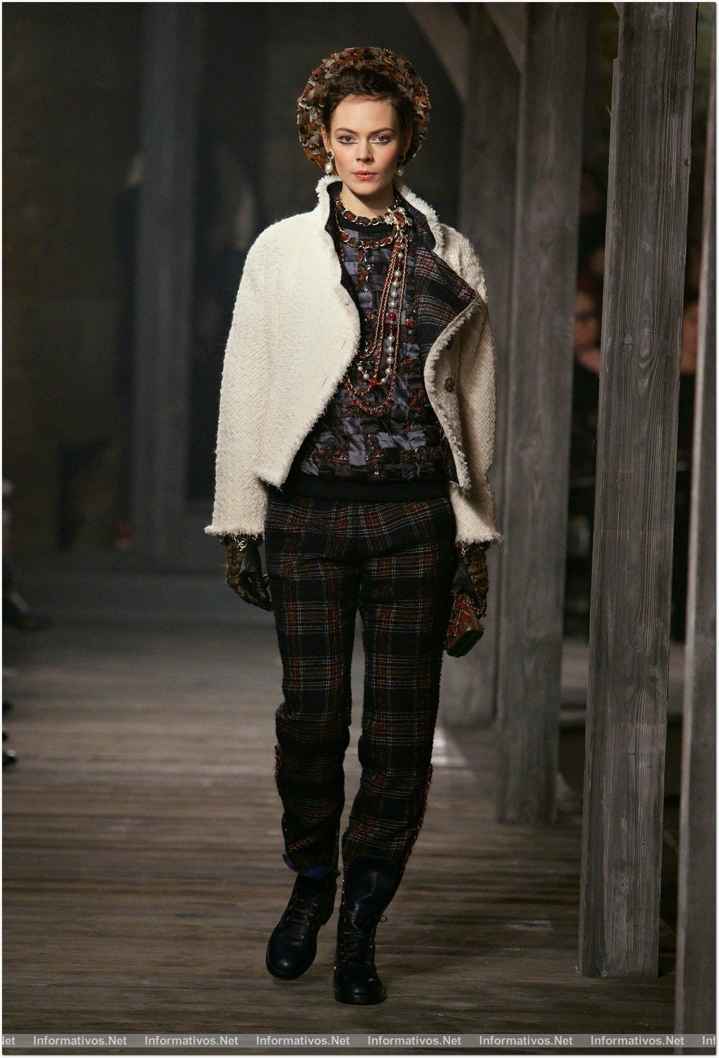 Desfile de Karl Lagerfeld para Chanel "Métiers d´Art" 2012/2013 en Escocia