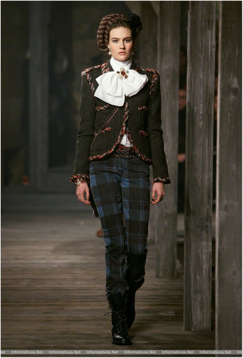 Desfile de Karl Lagerfeld para Chanel "Métiers d´Art" 2012/2013 en Escocia