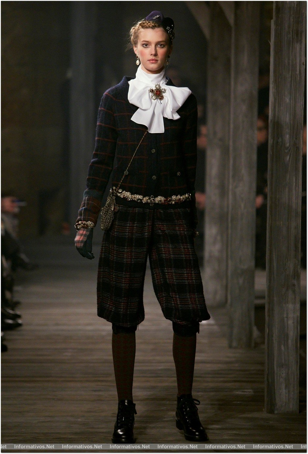 Desfile de Karl Lagerfeld para Chanel "Métiers d´Art" 2012/2013 en Escocia