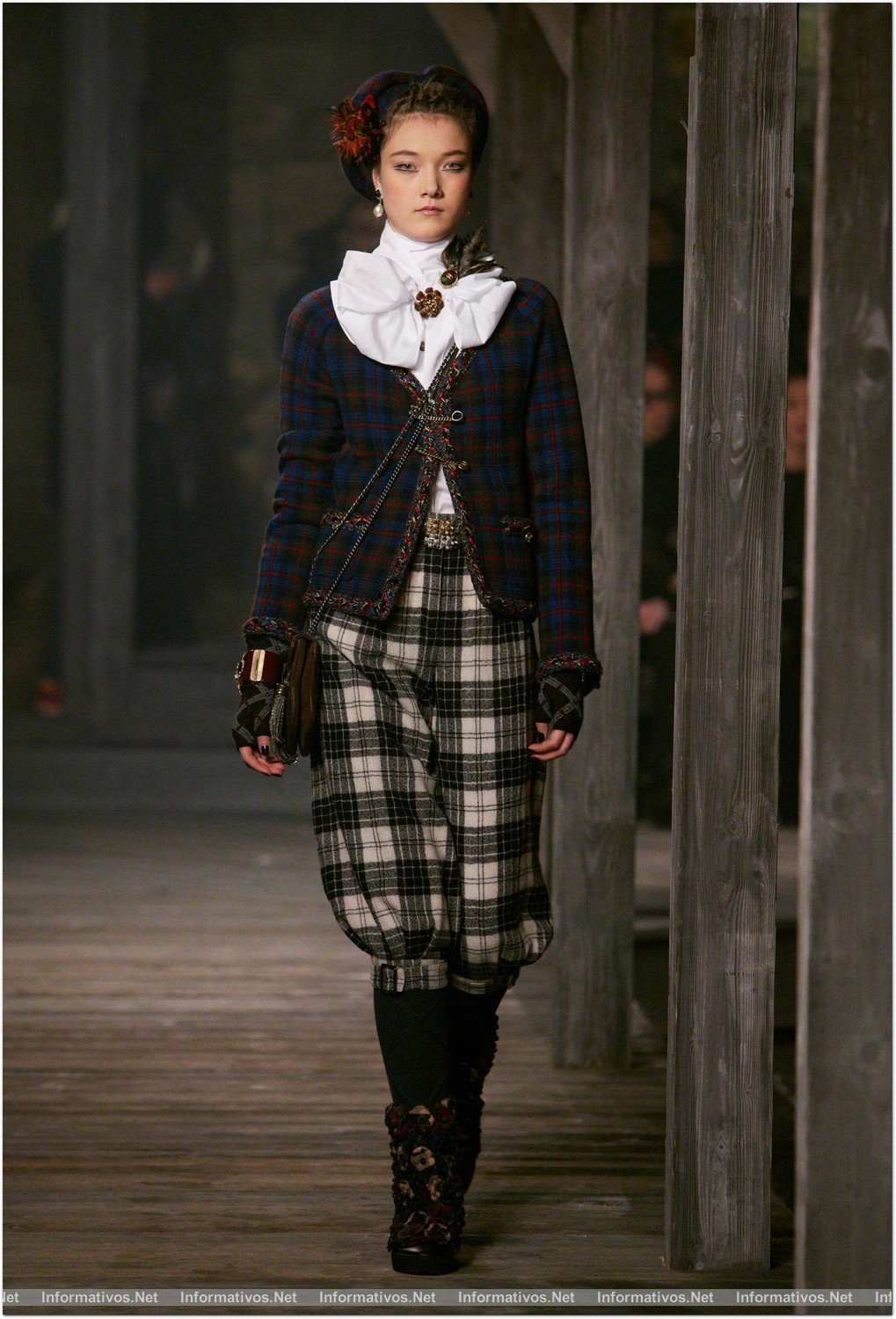 Desfile de Karl Lagerfeld para Chanel "Métiers d´Art" 2012/2013 en Escocia