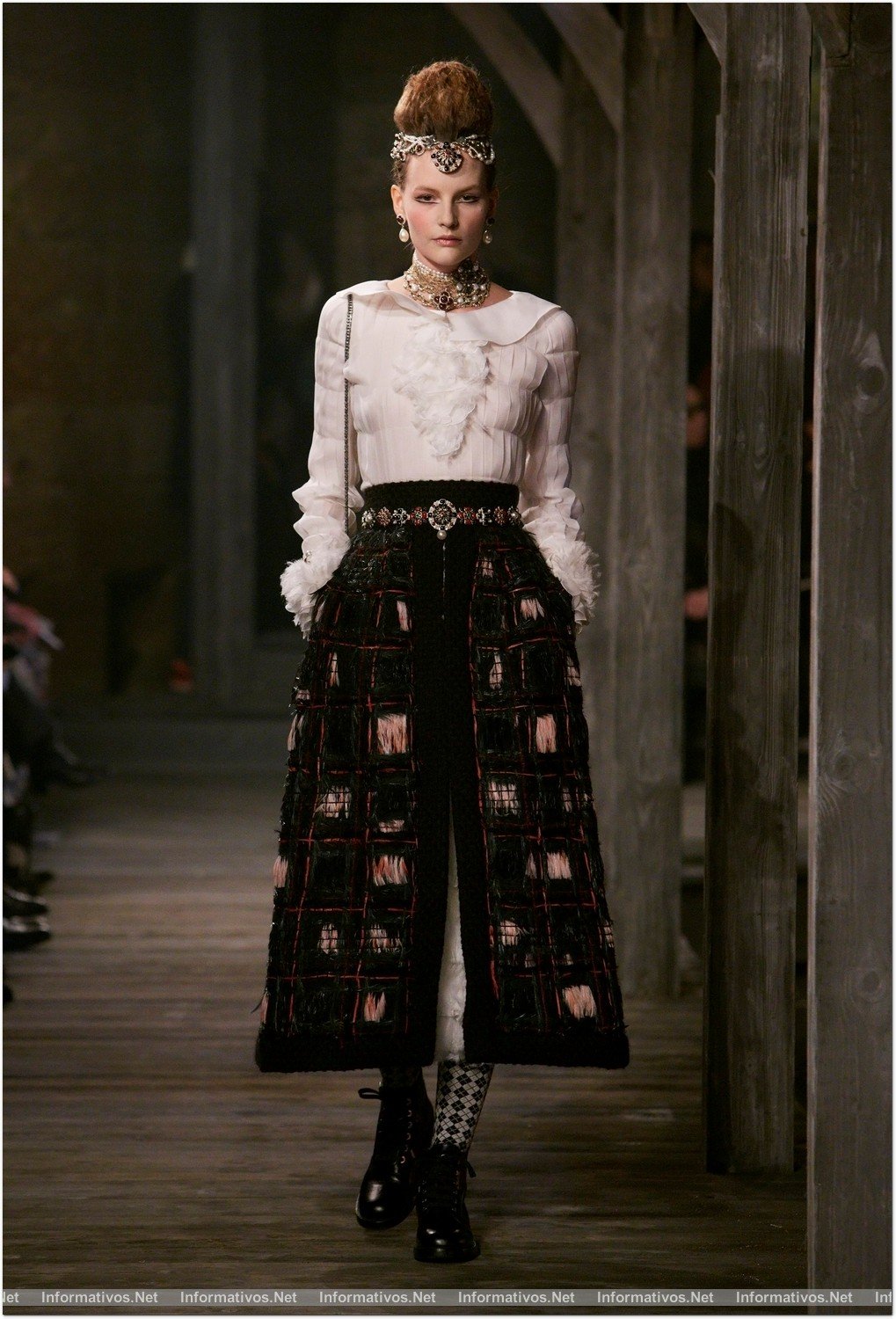 Desfile de Karl Lagerfeld para Chanel "Métiers d´Art" 2012/2013 en Escocia