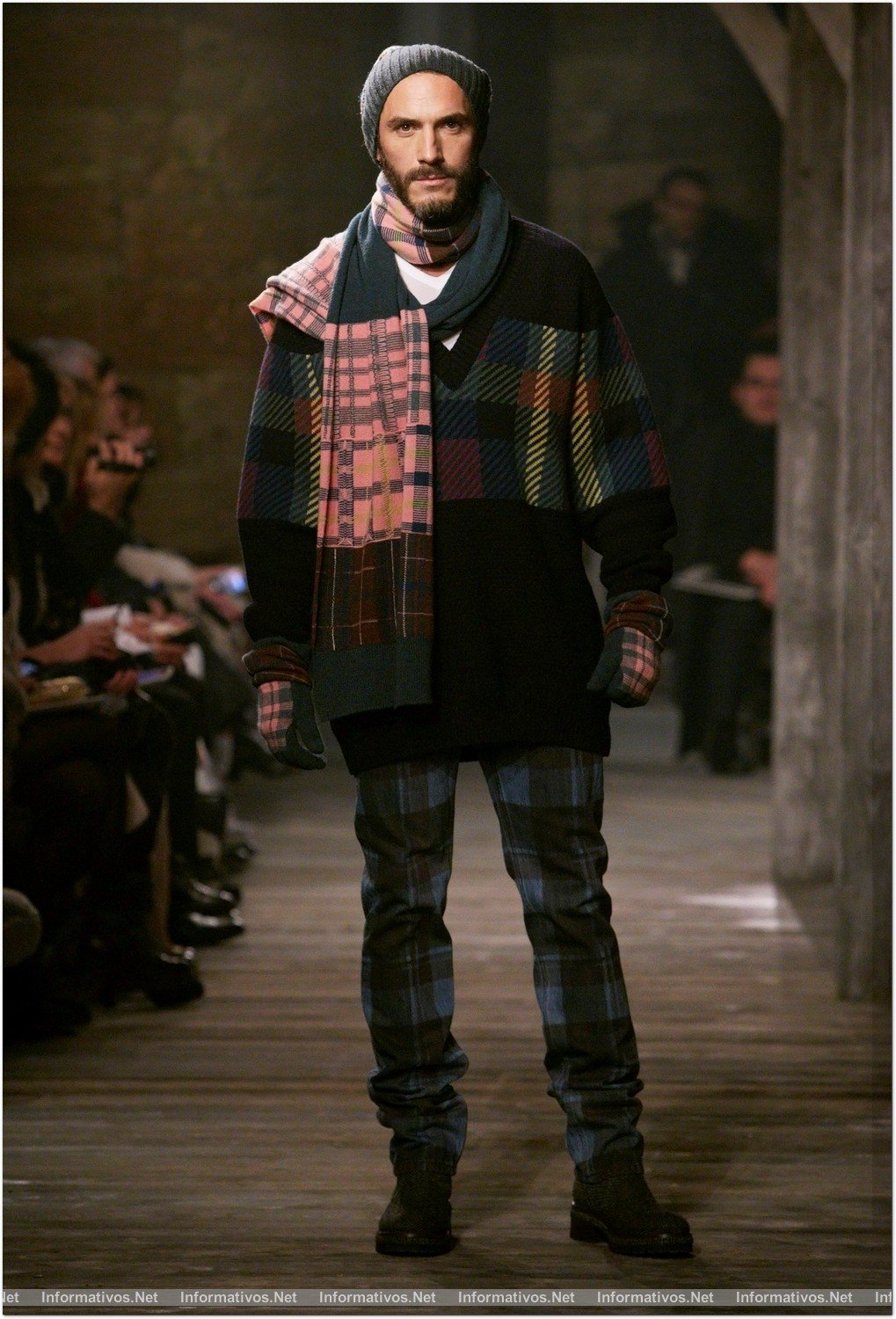 Desfile de Karl Lagerfeld para Chanel "Métiers d´Art" 2012/2013 en Escocia