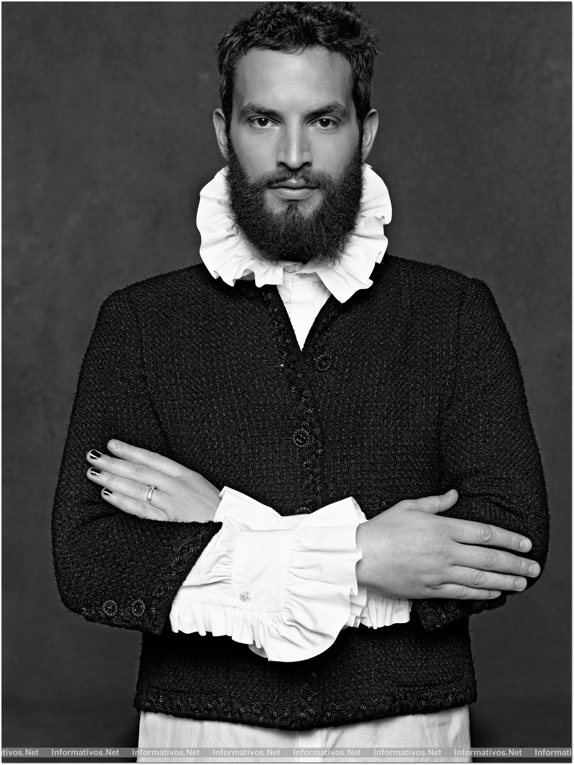 La “petite veste noire” de Chanel se convierte en la estrella de la performance fotográfica de Karl Lagerfeld: Sandro Kopp