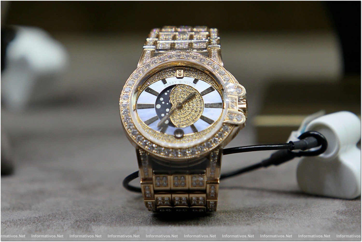 BCN12DIC012.- GR Barcelona exhibe 30 piezas exclusivas de las colecciones de relojería Harry Winston 