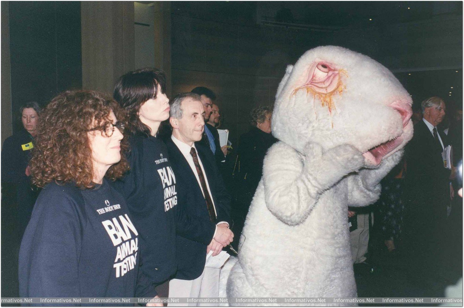 Dame Anita Roddick and Chrissie Hynde, accompanied by the BUAV’s iconic campaign rabbit ‘Vanity’, hand in 4 million petition signatures to the European Commission, 1996