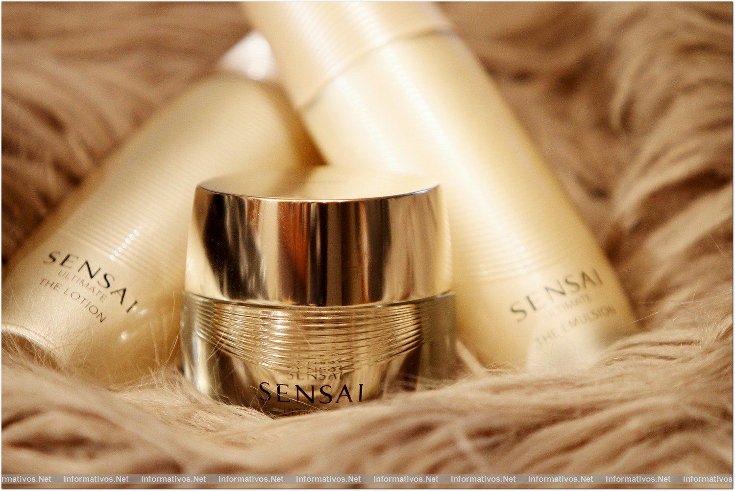 BCN7FEB013.-  ULTIMATE COLLECTION de Kanebo: tres productos de super lujo para una piel más sedosa desde el interior. THE CREAM 40 ml. PVP. 800 €, THE LOTION 125 ml. 265 € y THE EMULSION 100 ml. PVP. 400 €