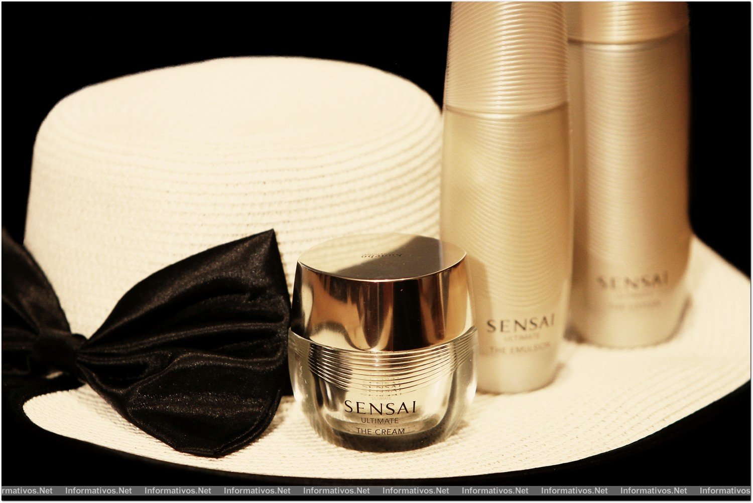 BCN7FEB013.-  ULTIMATE COLLECTION de Kanebo: tres productos de super lujo para una piel más sedosa desde el interior. THE CREAM 40 ml. PVP. 800 €, THE LOTION 125 ml. 265 € y THE EMULSION 100 ml. PVP. 400 €
