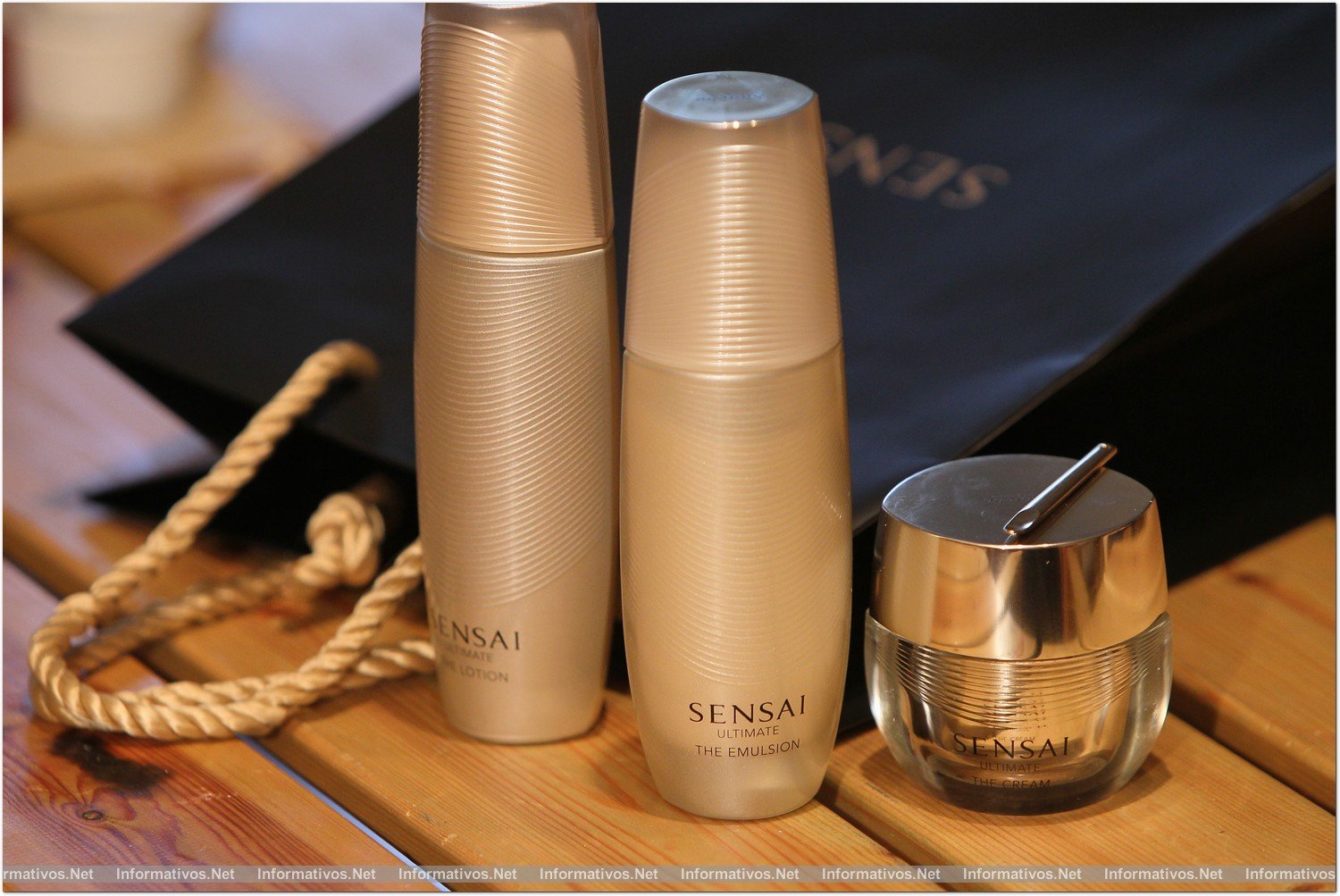 BCN7FEB013.-  ULTIMATE COLLECTION de Kanebo: tres productos de super lujo para una piel más sedosa desde el interior. THE CREAM 40 ml. PVP. 800 €, THE LOTION 125 ml. 265 € y THE EMULSION 100 ml. PVP. 400 €