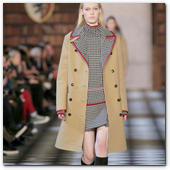 :: Pulse para Ampliar :: NEW YORK, NY - FEBRUARY 10:  A model walks the runway at the Tommy Hilfiger Fall 2013 Women's Collection fashion show during Mercedes-Benz Fashion Week at the Park Avenue Armory on February 10, 2013 in New York City.