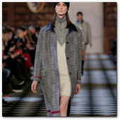 :: Pulse para Ampliar :: NEW YORK, NY - FEBRUARY 10:  A model walks the runway at the Tommy Hilfiger Fall 2013 Women's Collection fashion show during Mercedes-Benz Fashion Week at the Park Avenue Armory on February 10, 2013 in New York City.