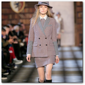 :: Pulse para Ampliar :: NEW YORK, NY - FEBRUARY 10:  A model walks the runway at the Tommy Hilfiger Fall 2013 Women's Collection fashion show during Mercedes-Benz Fashion Week at the Park Avenue Armory on February 10, 2013 in New York City.