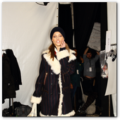 :: Pulse para Ampliar :: NEW YORK, NY - FEBRUARY 10:  Backstage at the Tommy Hilfiger Fall 2013 Women's Collection fashion show during Mercedes-Benz Fashion Week at the Park Avenue Armory