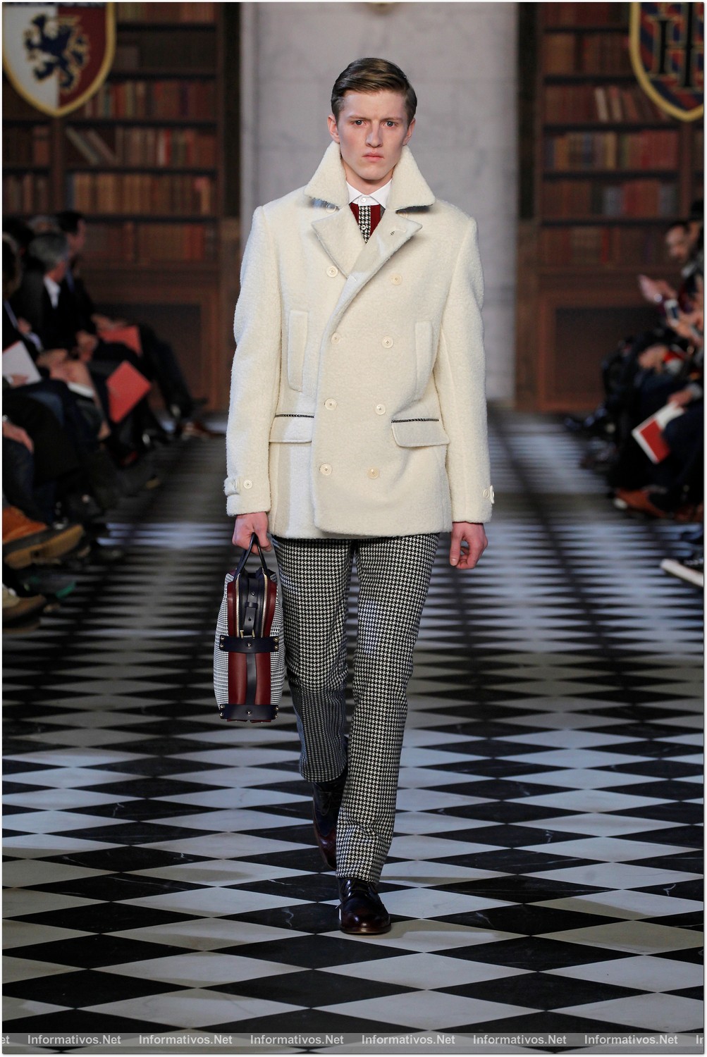 NY08FEB013.- Desfile Tommy Hilfiger Fall 2013 Men's Collection. 21. ALEXANDER