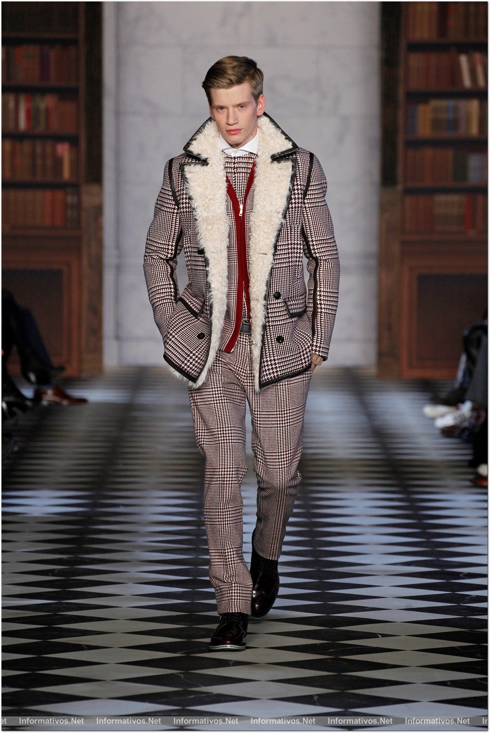 NY08FEB013.- Desfile Tommy Hilfiger Fall 2013 Men's Collection. 8. JUSTIN