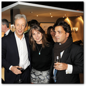 :: Pulse para Ampliar :: LONDON, ENGLAND - FEBRUARY 12:   (L to R) Vertu CEO Perry Oosting, Sarah Miller and James Henderson attend the launch of the Vertu Ti at the London Film Museum, Covent Garden 