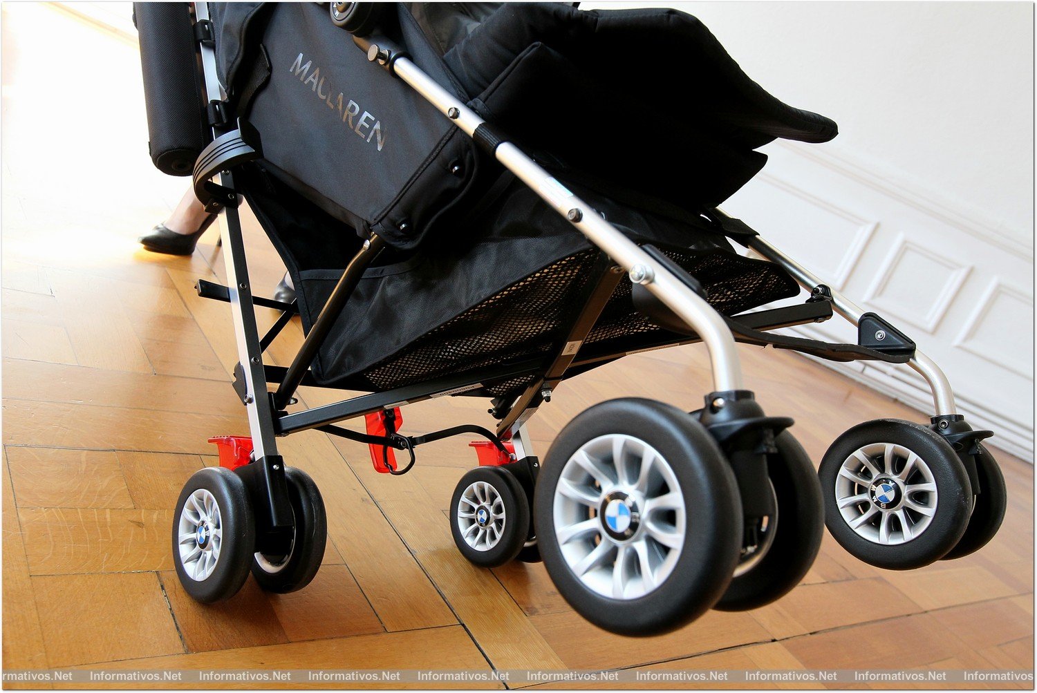 BCNFEB013.- Presentación del Maclaren BMW Buggy. Manta térmica aislante bajo la silla