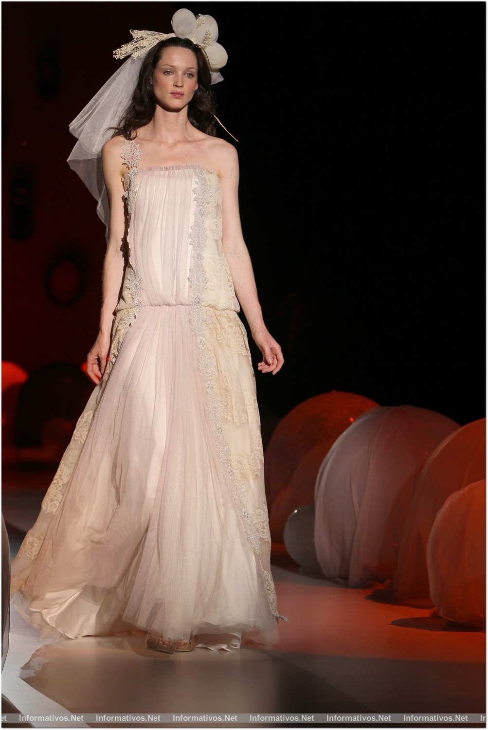 BCN02MAY013.- Barcelona Bridal Week- Pasarela Gaudí: Raimon Bundó - IR de Bundó