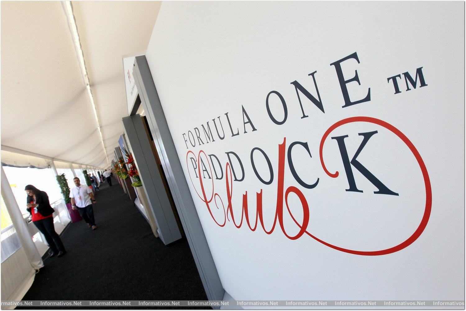 Montmeló-BCN11MAY013.- El Paddock Club F1. Un lugar privilegiado para VIPs donde las carreras de Fórmula 1 se viven de otra manera