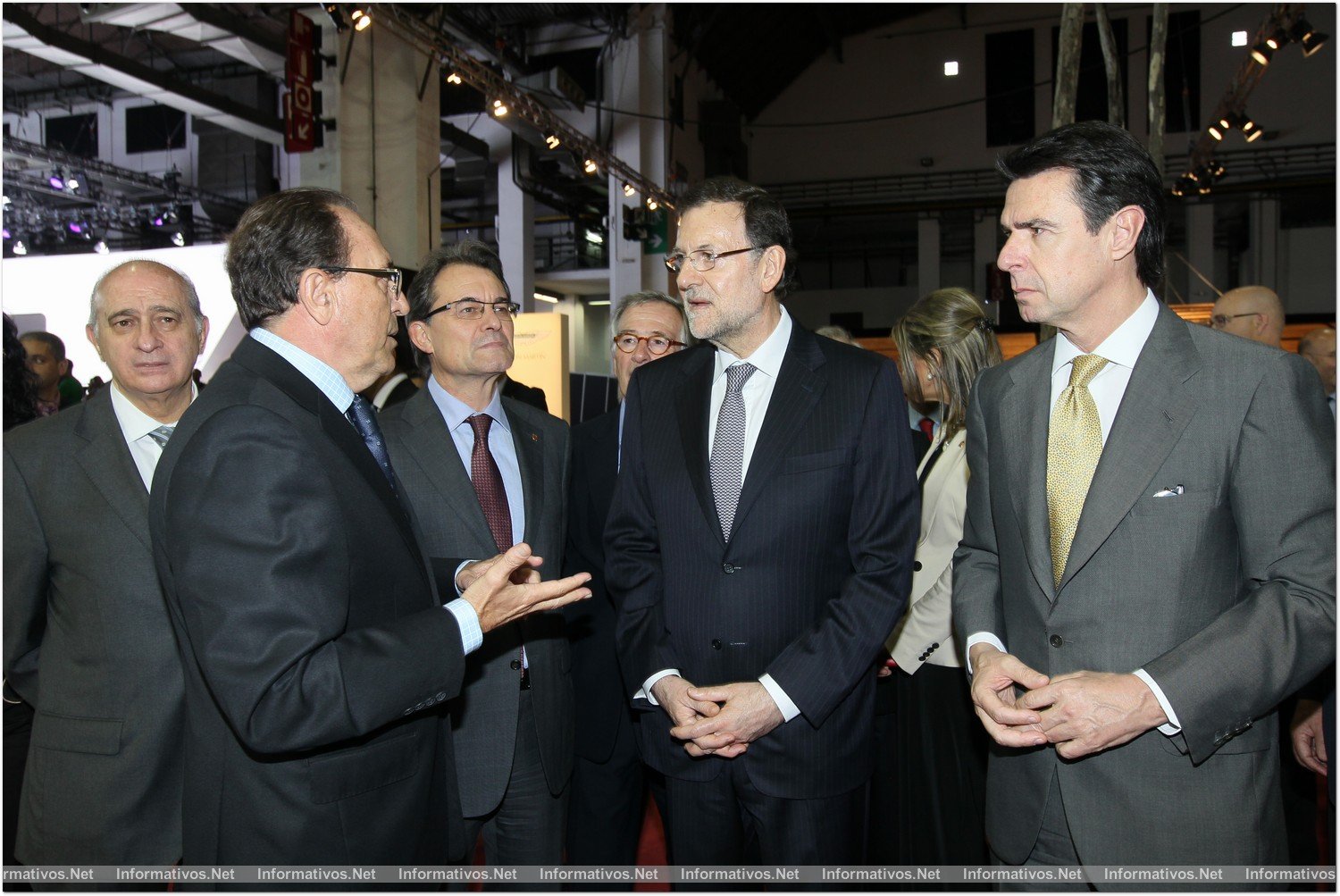 BCN9MAY01.- Salón Internacional del Automóvil. Jorge Fdez. Díaz, Ministro de Interior; Enric Valletbó, gerente de Dream Motors (Grupo Quadis), Artur Mas, President Generalitat; Xavier Trías, alcalde de Barcelona; Mariano Rajoy, Presidente del Gobierno de España; y Jose Manuel Soria, Ministro de Industria.