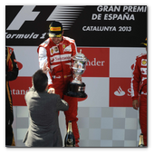 :: Pulse para Ampliar :: Montmelo12MAY013.-  Artur Mas, President Generalitat hace entrega del premio a Fernando Alonso