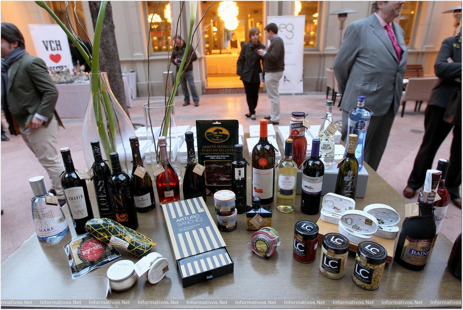 BCN20MARZ013.- Presentación de  mABEs, el libro de los "Mejores Alimentos y Bebidas de España" seleccionados por Elite Gourmet 2013. 