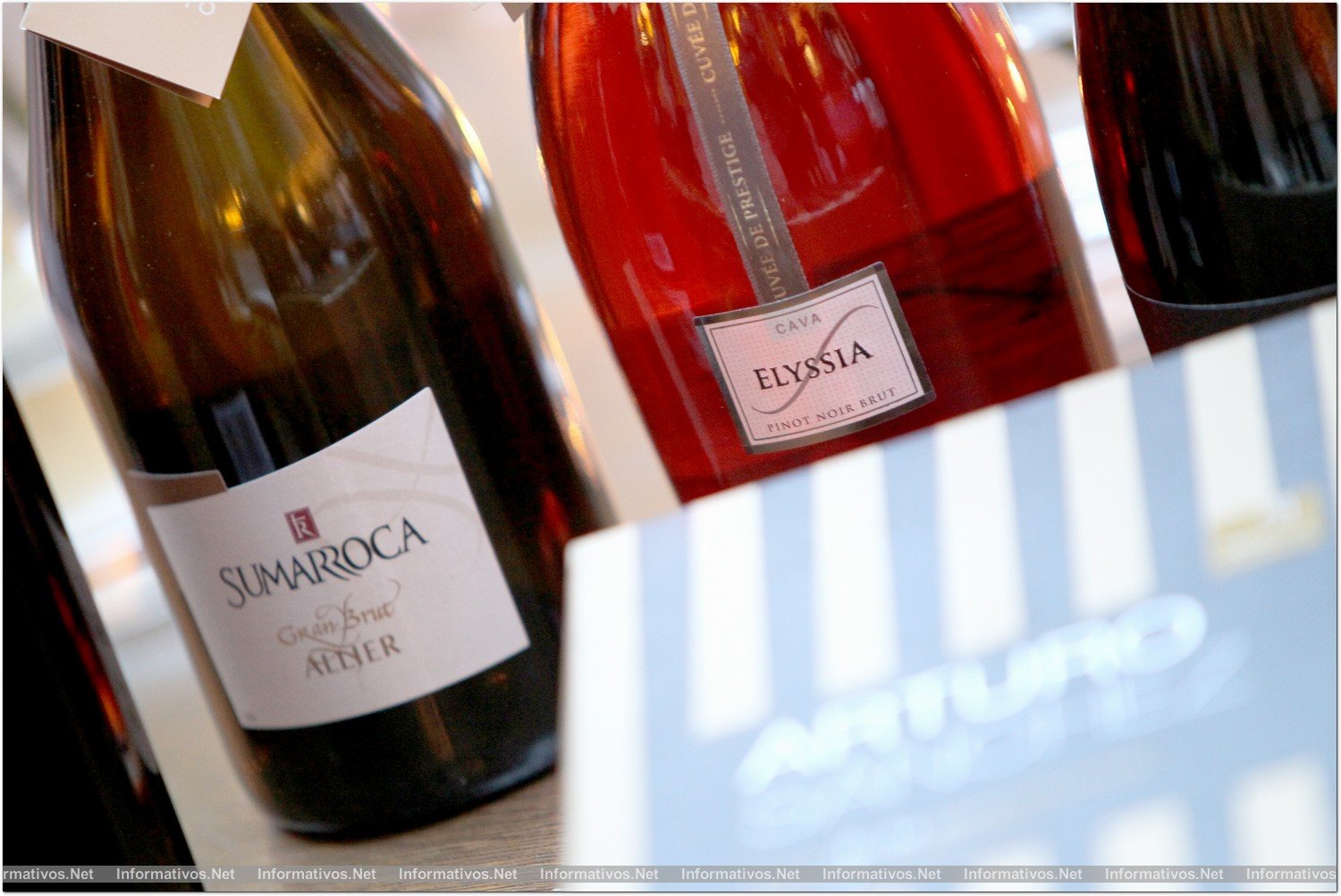 BCN20MARZ013.- Presentación de  mABEs, el libro de los "Mejores Alimentos y Bebidas de España" seleccionados por Elite Gourmet 2013. 