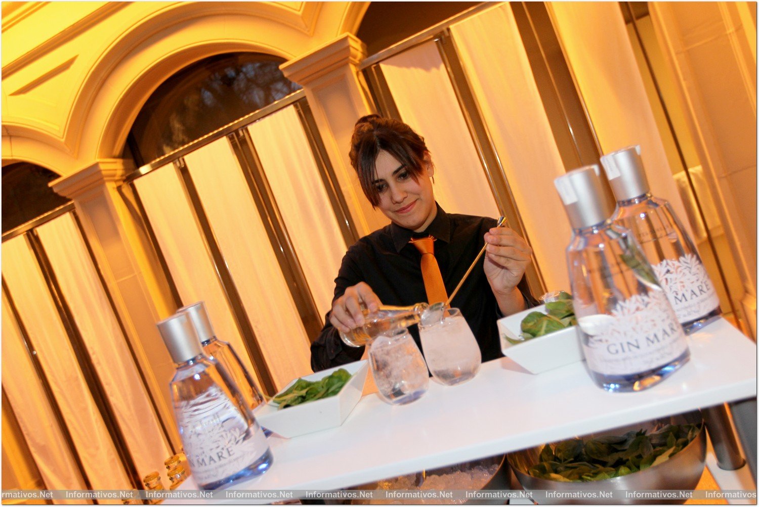 BCN20MARZ013.- Presentación de  mABEs, el libro de los "Mejores Alimentos y Bebidas de España" seleccionados por Elite Gourmet 2013. Fizz Bartenders.