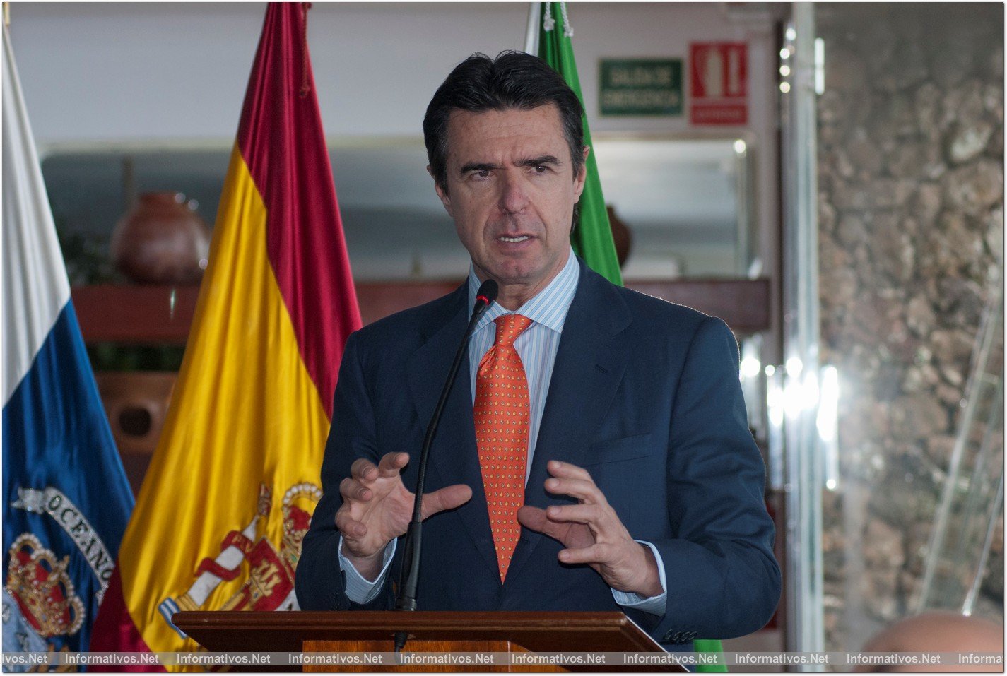 18MARZ013.- José Manuel Soria, Ministro de Industria, Energía y Turismo, durante la inauguración de la red free wifi en la isla de El Hierro
