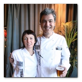 :: Pulse para Ampliar :: BCN9ABR013.- Premio "Chef Millesime by Cruz Campo Gran Reserva" a Jordi Roca, del Celler de Can Roca. Fina Puigdevall, chef de Les Cols de Olot y 2* Michelín y Carles Abellán, chef del Rte. Bravo de Barcelona y 1* Michelín