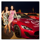 :: Pulse para Ampliar :: BCN14JUN013.- Cash & Rocket Tour 2013. Lauren Kemp y Yasmin Mills con su Maserati GranCabrio Sport