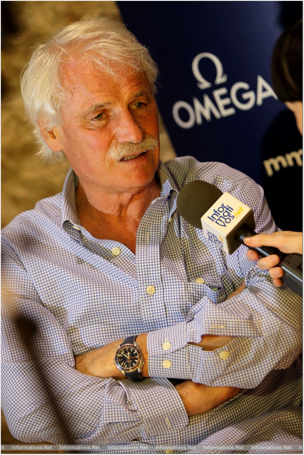 BCN19JUN013.- Entrevista a  Yann Arthus Bertrand antes de inaugurar su exposición “Planet Ocean”