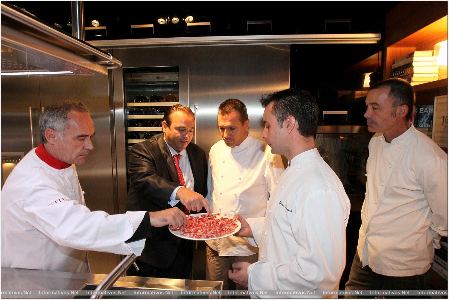 BCN18SEP013.- Presentación de Joselito Labs, una colaboración entre Ferrán Adriá y Jamón Joselito. Ferrán Adriá, José Gómez -propietario de Jamones Joselito, Oriol Castell, Marc Cuspinera y Eduard Xatru