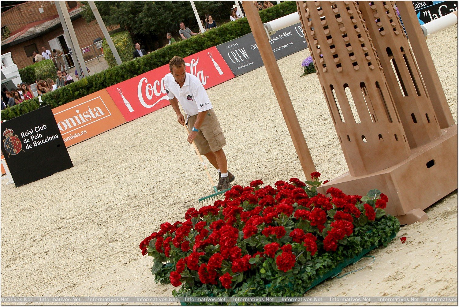 BCN28SEP013.- 102º edición del CSIO Barcelona. Final de consolación de la Furusiyya FEI Nations Cup™ Jumping Final. Preparando el terreno