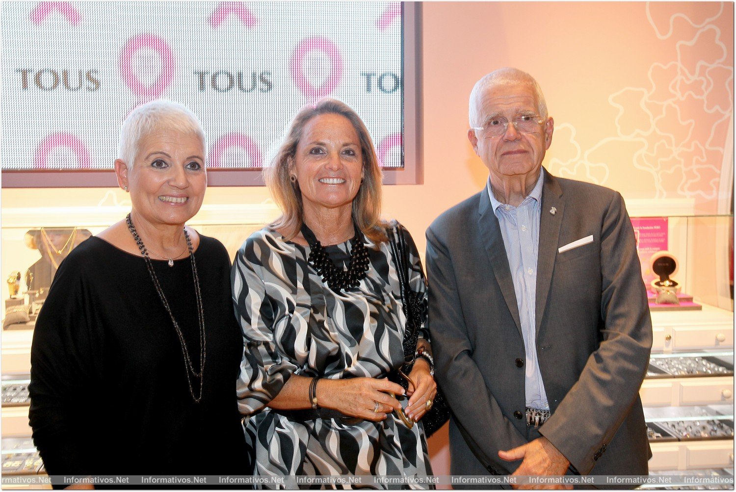 BCN18OCT013.- Espacio que TOUS inauguró el pasado verano en el Nº 479 de la Avenida Diagonal de Barcelona y que ha acogido la presentación de la Pulsera Solidaria, a favor de la Fundación FERO. Rosa Oriol, Helena Rakosnik y Salvador Tous