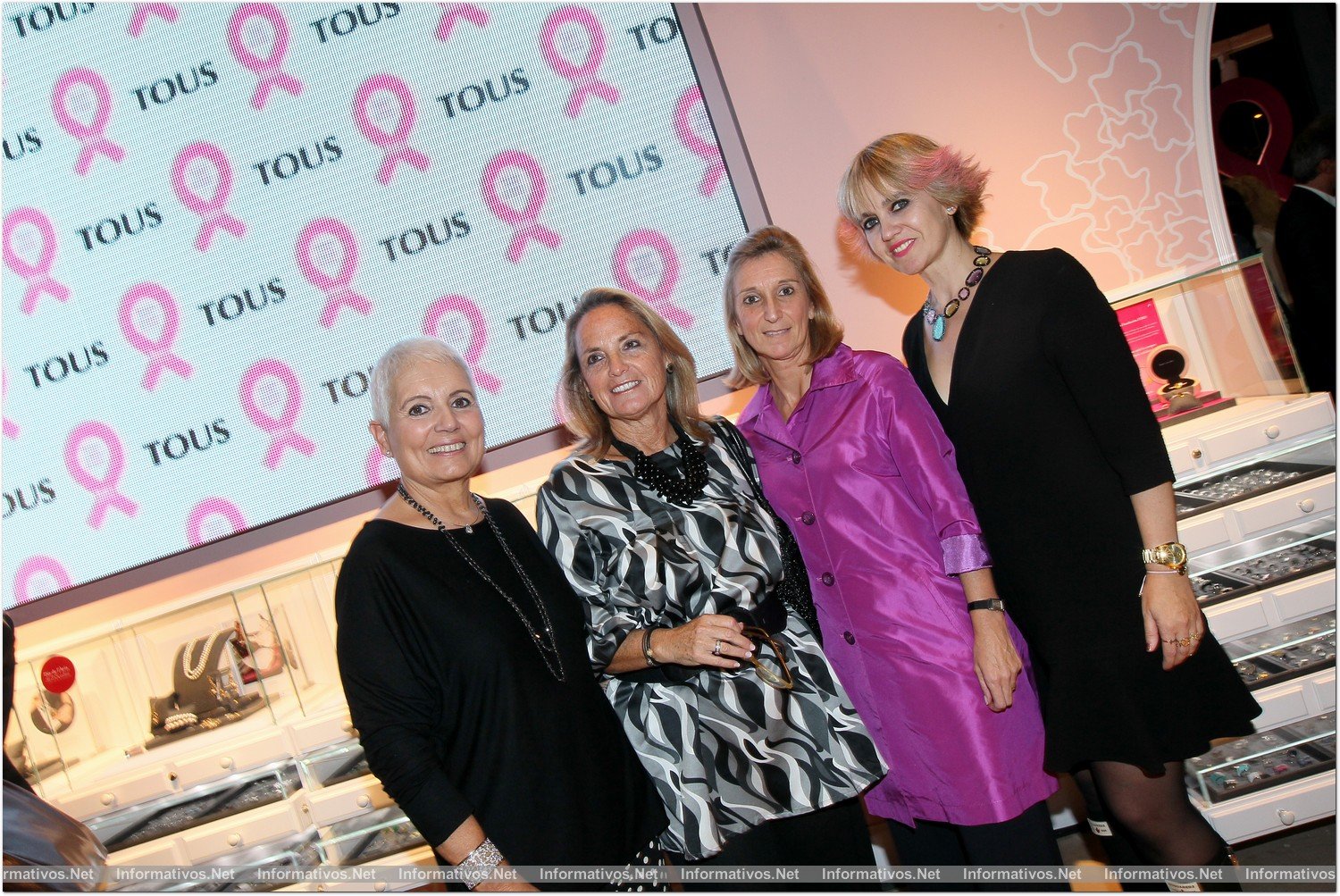 BCN18OCT013.- Espacio que TOUS inauguró el pasado verano en el Nº 479 de la Avenida Diagonal de Barcelona y que ha acogido la presentación de la Pulsera Solidaria, a favor de la Fundación FERO. Rosa Oriol, Helena Rakosnik, Piru Cantarell y Rosa Tous.