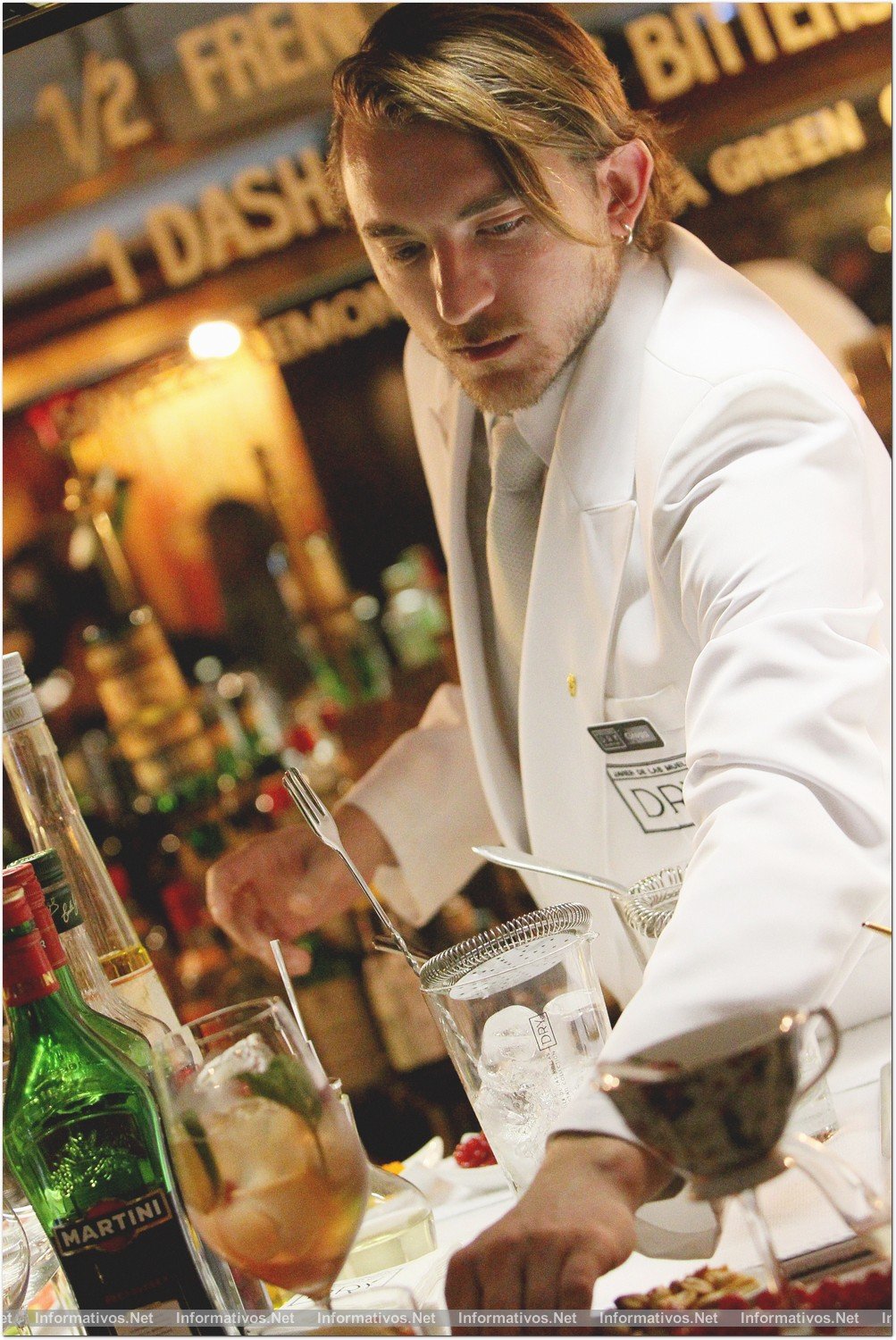 BCN13NOV013.- Presentación de "The Black Cocktail Collection" una colaboración entre Freixenet y Javier de las Muelas con el objetivo rejuvenecer el perfil del consumidor del cava; especialmente femenino.